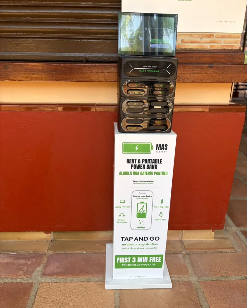 Aqualandia: Estación en su pedestal, a la vista de todos los visitantes.