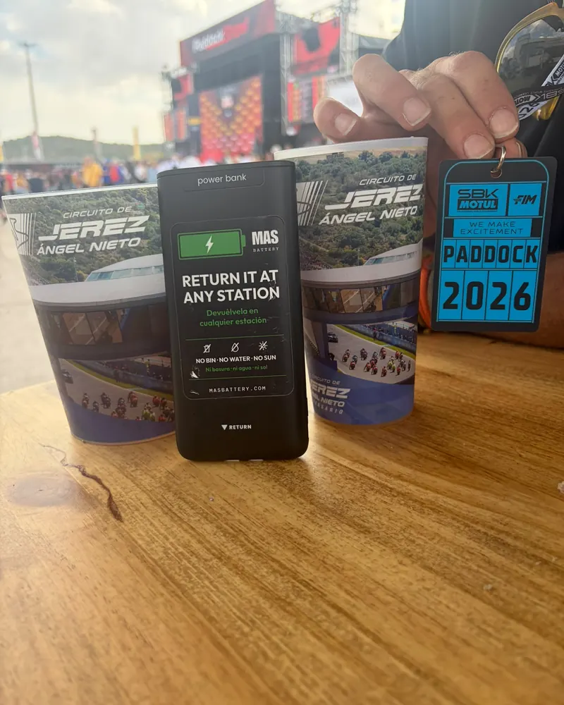 Circuito de Jerez-Ángel Nieto: Una batería MasBattery con los vasos del circuito.