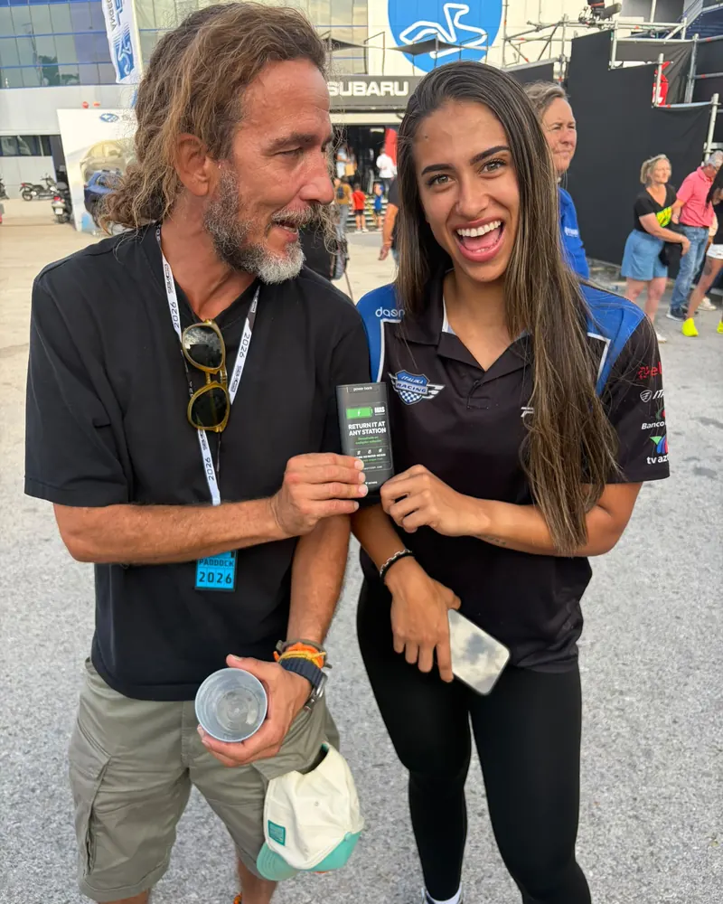 Circuito de Jerez-Ángel Nieto: Posando con una batería MasBattery.